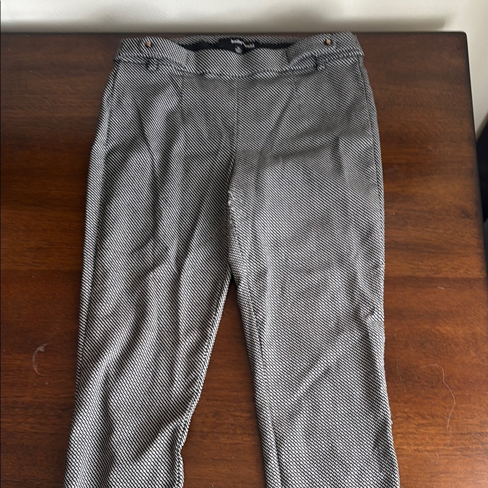 Women’s Black and White Skinny Pants